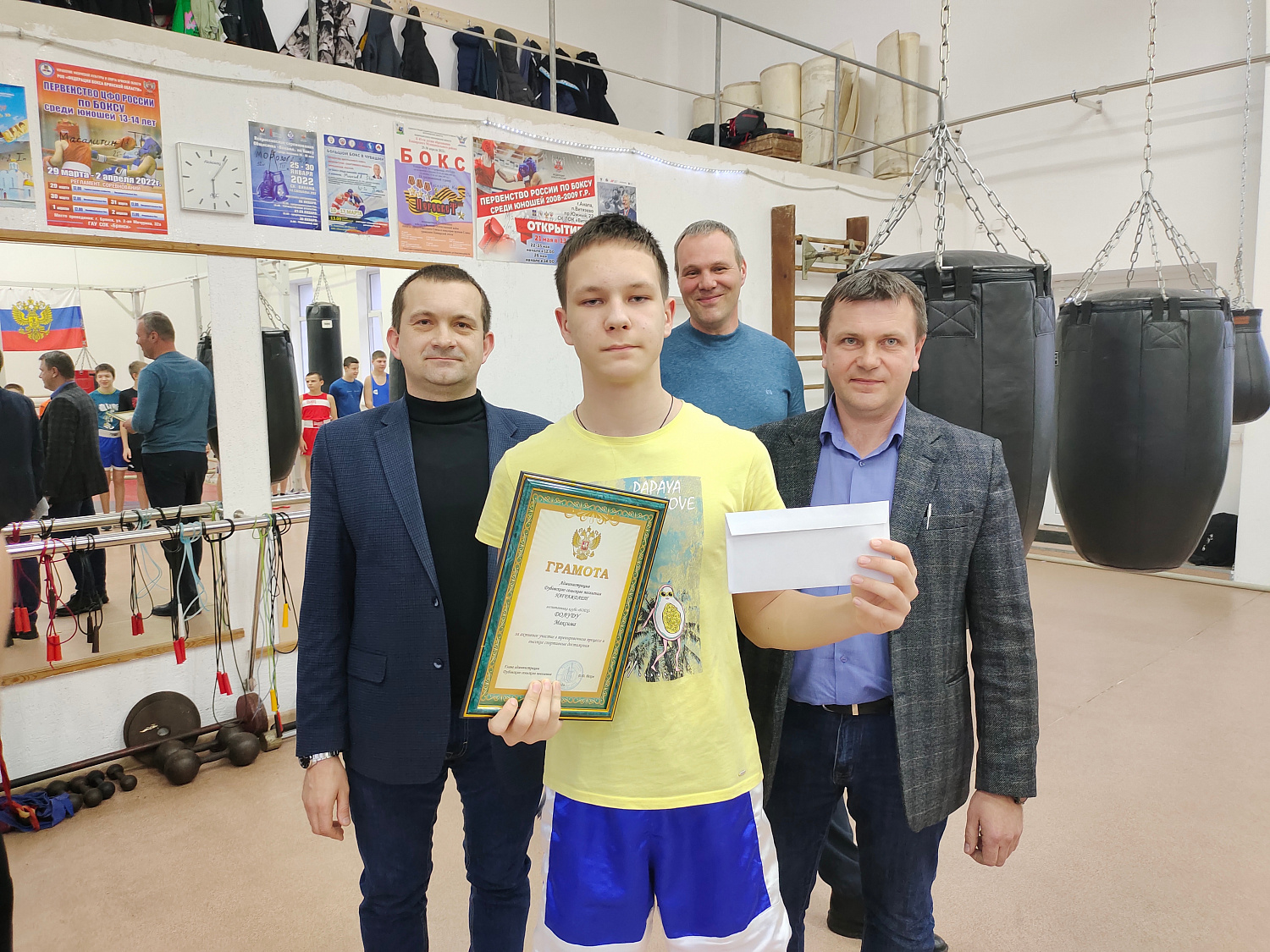 Группа компаний поощрила участников клуба «Боец» за  призовые места на областных соревнованиях по боксу